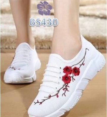 Sepatu Wanita Sneaker Kelsey Sakura Putih BS430