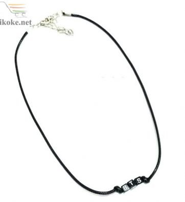 Kalung Nama Monochrome Hitam